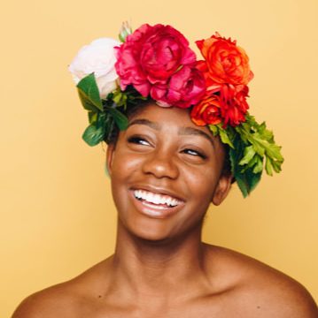 d03-Img-Girl-Flowers.jpg