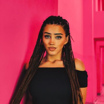 d03-Img-Girl-Locks.jpg