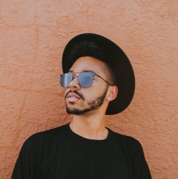 d03-Img-Guy-Hat.jpg